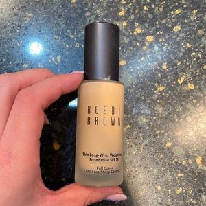 Bobbi Brown Skin Long-Wear Weightless Foundation shade 3.5, warm beige